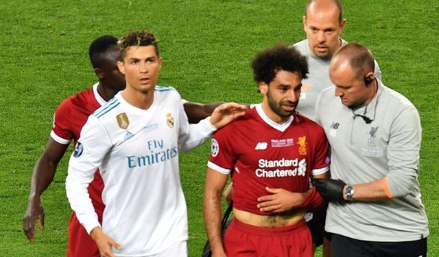 بالفيديو والصور: دموع صلاح تجتاح مواقع التواصل.. وتفاعل رهيب 