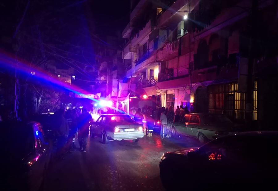 بالصور: حريق داخل منزل في أبي سمراء