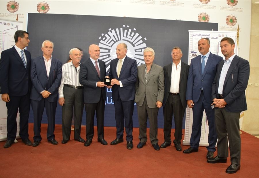فنيانوس: توسيع المطار يحتاج إلى 900 مليون دولار