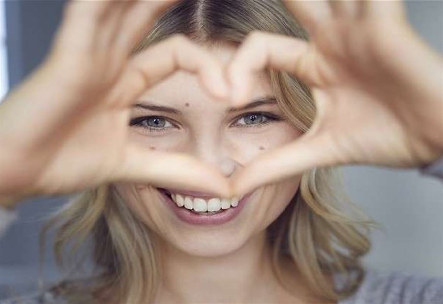 أجساد النساء تتعامل مع الحب على أنه "فيروس"!