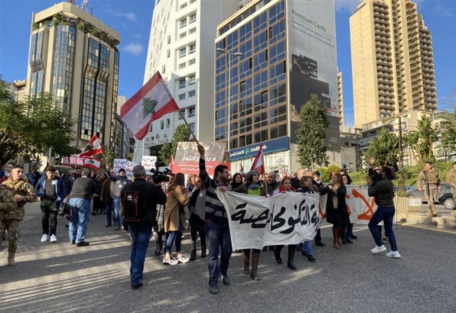 بالفيديو: مسيرات الـ" لاثقة" تجوب شوارع لبنانية