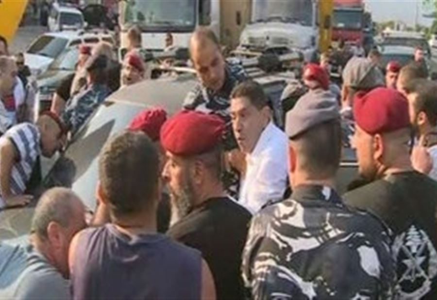 إشكال بين العسكريين المتقاعدين ومرافق نائب سابق