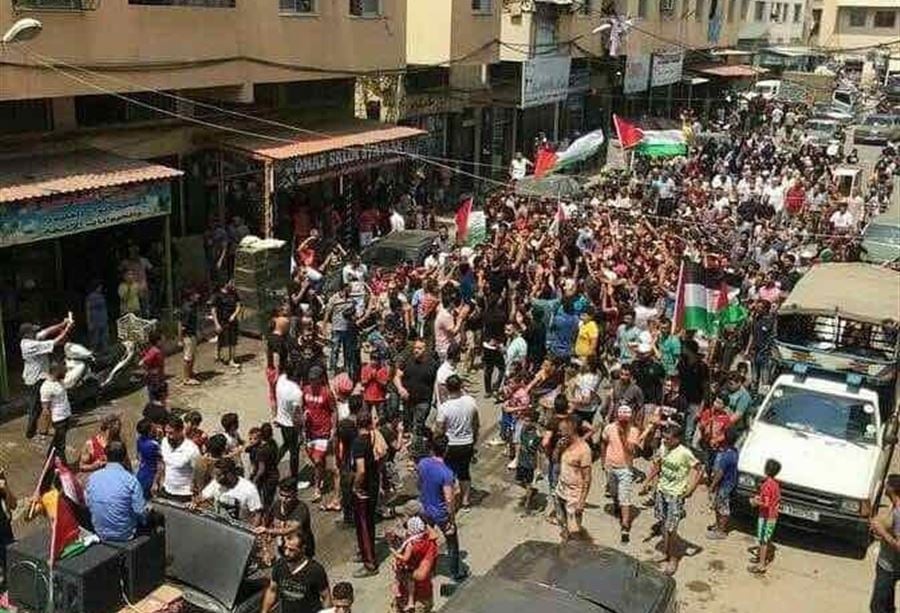 بالصور: الإحتجاجات الغاضبة في مخيمات صور تتواصل
