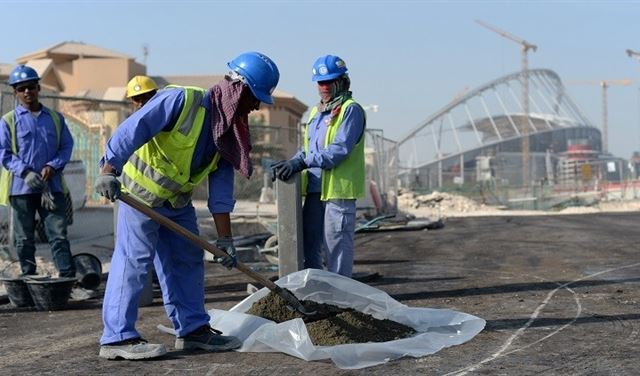مصر توقف إرسال العمالة إلى قطر وتبحث عن بديل