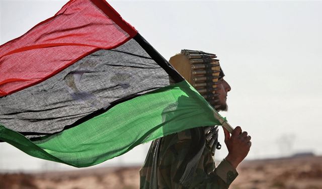 ضغوط قطرية وراء حلّ "أنصار الشريعة"