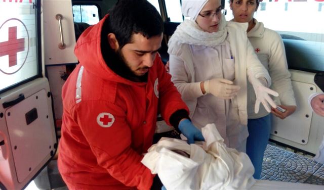 انجبت طفلها في سيارة الاسعاف.. خلال العاصفة الثلجية