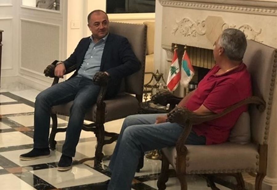 تقاطع مواقف
