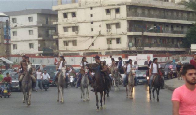 بالصور: في طرابلس.. خرجوا على "الخيل" رفضاً لعون 