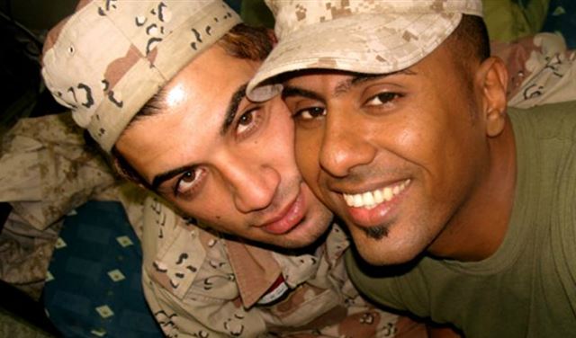 جنديان عراقيان يهربان ليتزوجا ويكشفا عن قصة حبهما  جنديان عراقيان يهربان ليتزوجا ويكشفا عن قصة حبهما