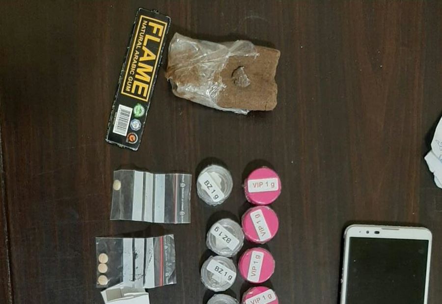 بحوزته حشيشة الكيف وكوكايين وحبوب مخدرة...