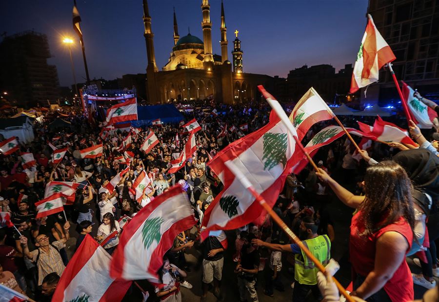 مُحتجّون يحاولون الدخول إلى ساحة النجمة!