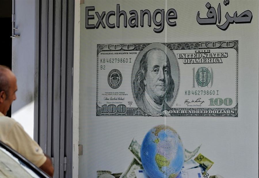 أيادي سوداء تمسك بالدولار وما حصل "جريمة"