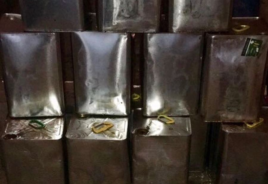بالصورة: ضبط كميات من الزيت المهرّب في بيادر العدس