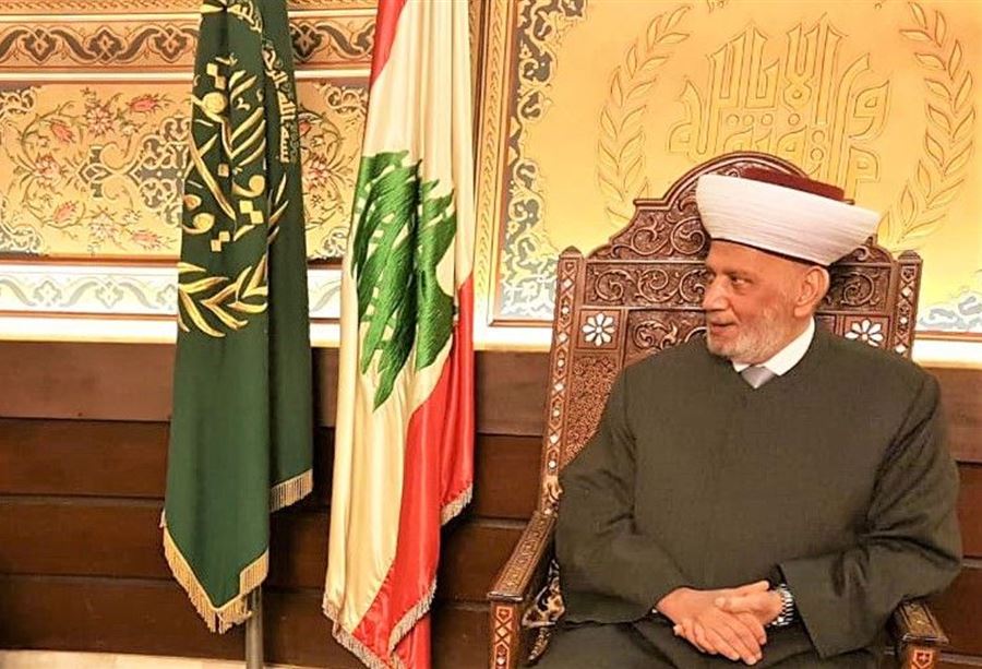 دريان: متضامن مع أهالي شهداء المرفأ...