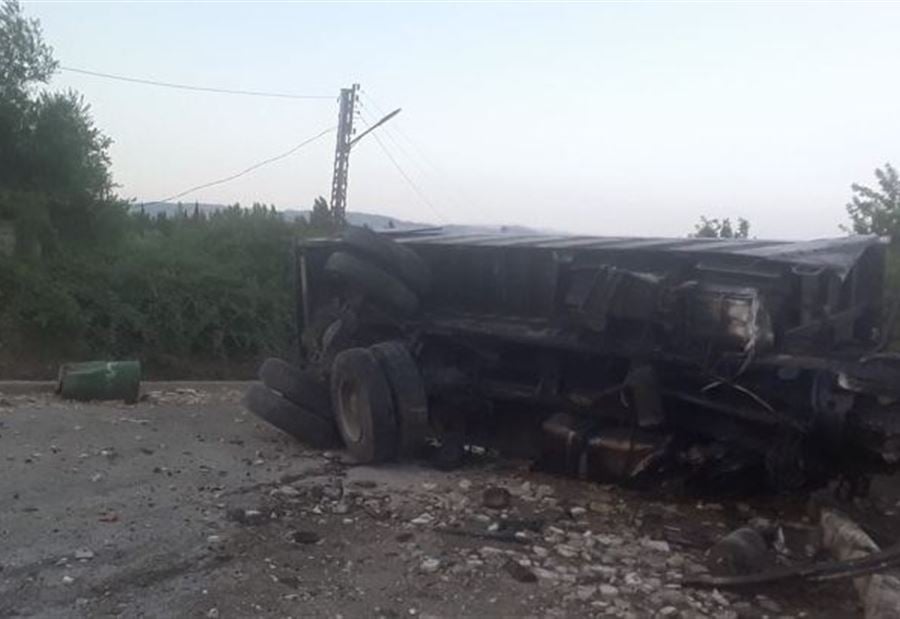 بالصور: شاحنة تجتاح جدار منزل في اللبوة..وسقوط قتيل
