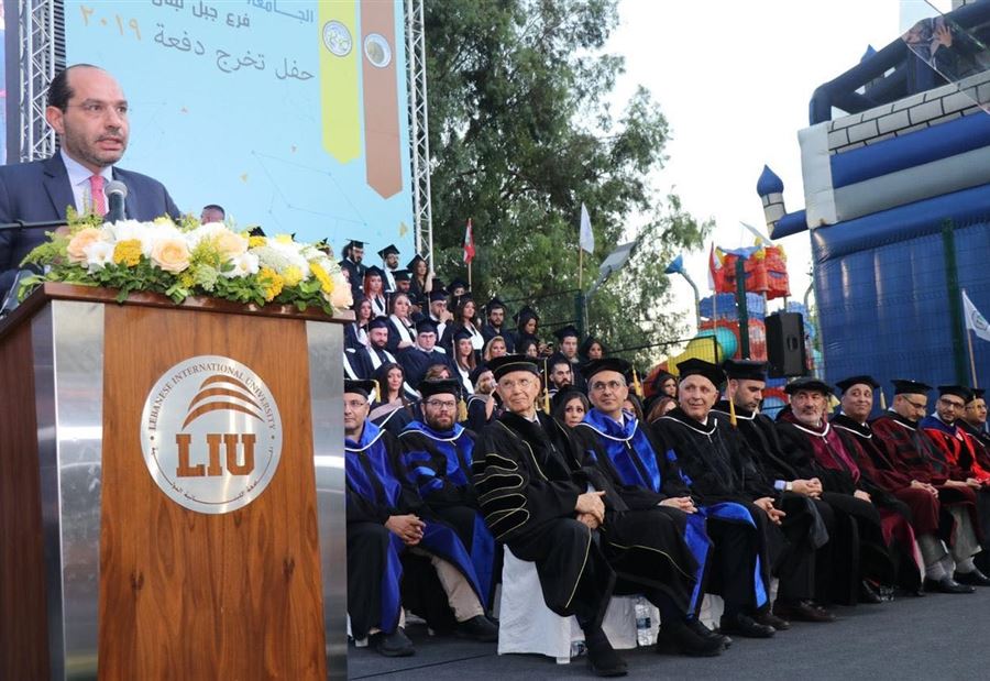 مراد: نضيء شمعة بدل أن نلعن الظلام
