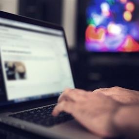 توقيف عراقي  شهّر بفتاة قاصر ونشر صورها عبر فايسبوك