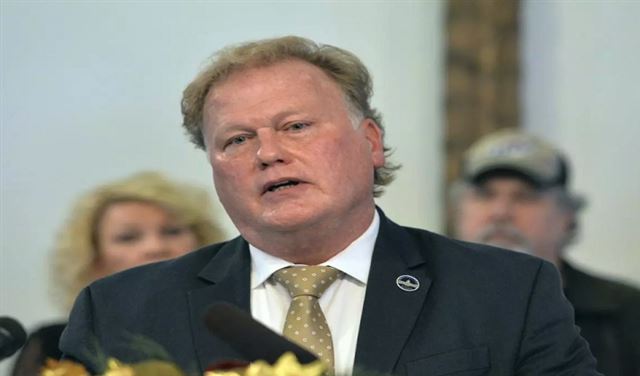 انتحار سيناتور أميركي متهم بالتحرش الجنسي  انتحار سيناتور أميركي متهم بالتحرش الجنسي