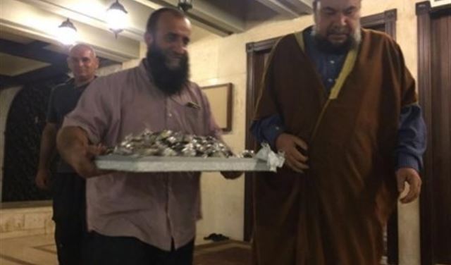 هذا ما دفع الرافعي والصبّاغ إلى تقديم الحلوى