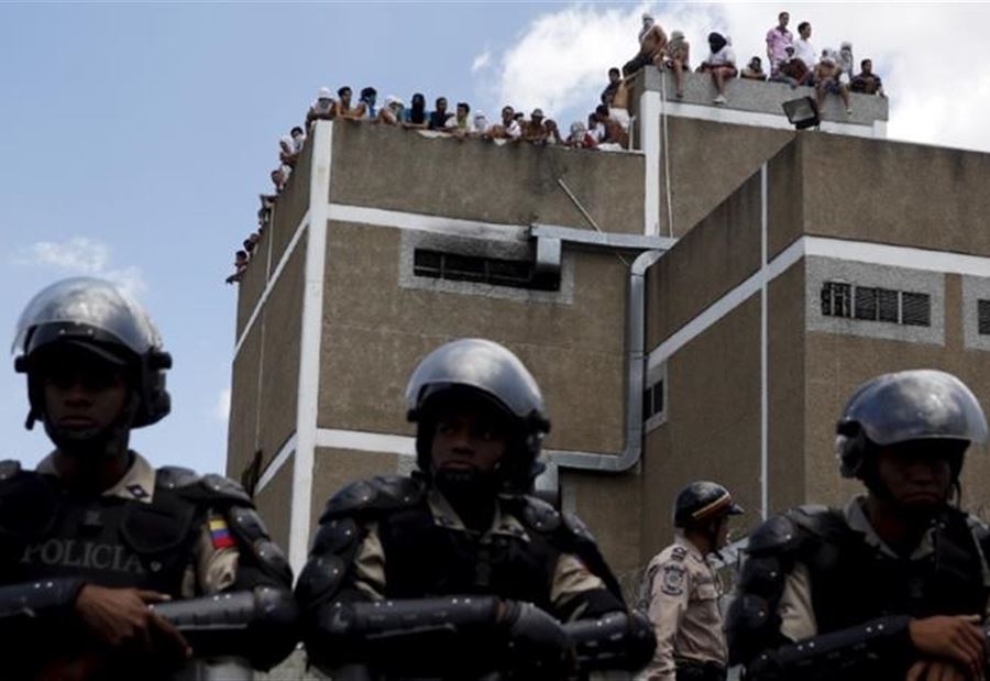 مقتل 46 سجينا وإصابة 50 آخرين في فنزويلا