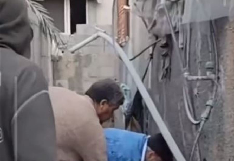 بالفيديو: ذهب ليشتري خبزاً لأولاده... وعندما عاد وجدهم شهداء!