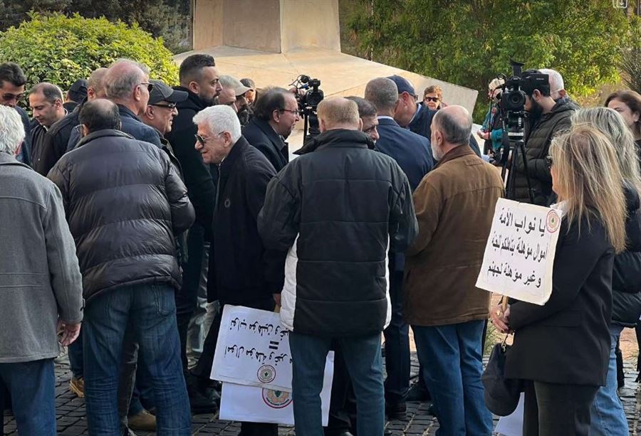 "لن تأكلوا لحومنا ونحن أحياء"... تحرّك احتجاجي قبيل الجلسة الحكومية (فيديو)