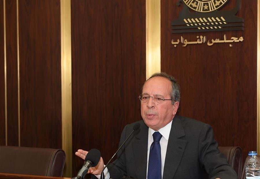 قريبٌ من السيد مُصاب بـ"كورونا"  قريبٌ من السيد مُصاب بـ"كورونا"