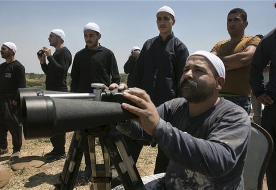 قطب يوزّع السلاح!