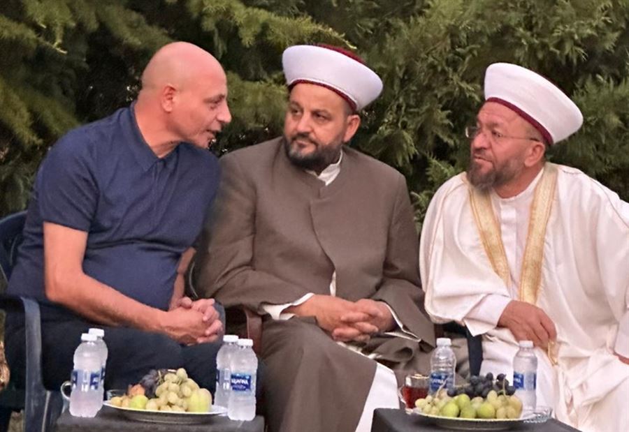 وزير يثني على دور أحمد هاشمية.. والأخير: نعمل على إنماء البشر والحجر 