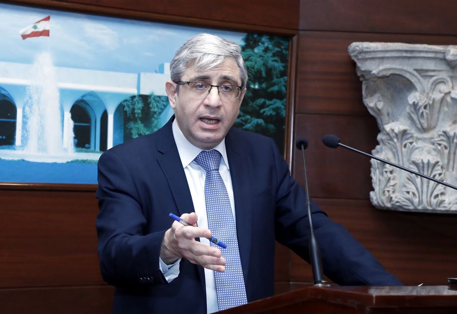 بيانٌ من وزير التربية بشأن العودة إلى التعلم المدمج 