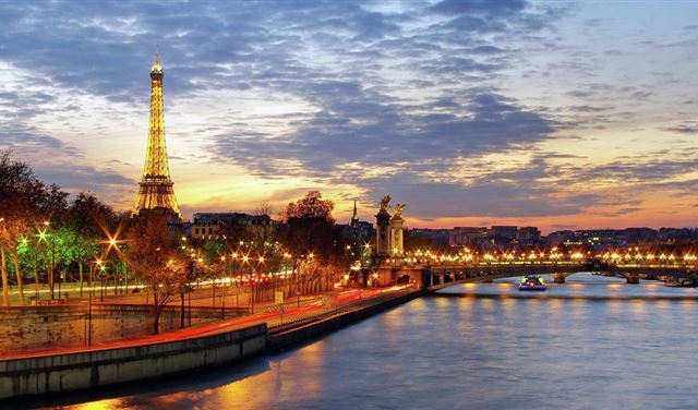 أميرة سعودية تجبر عاملا فرنسيا على تقبيل قدمها