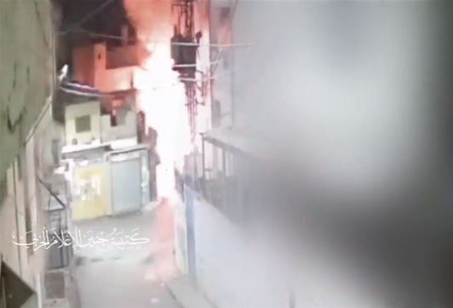 بالفيديو: تدمير آليّة عسكريّة إسرائيليّة في غزّة!