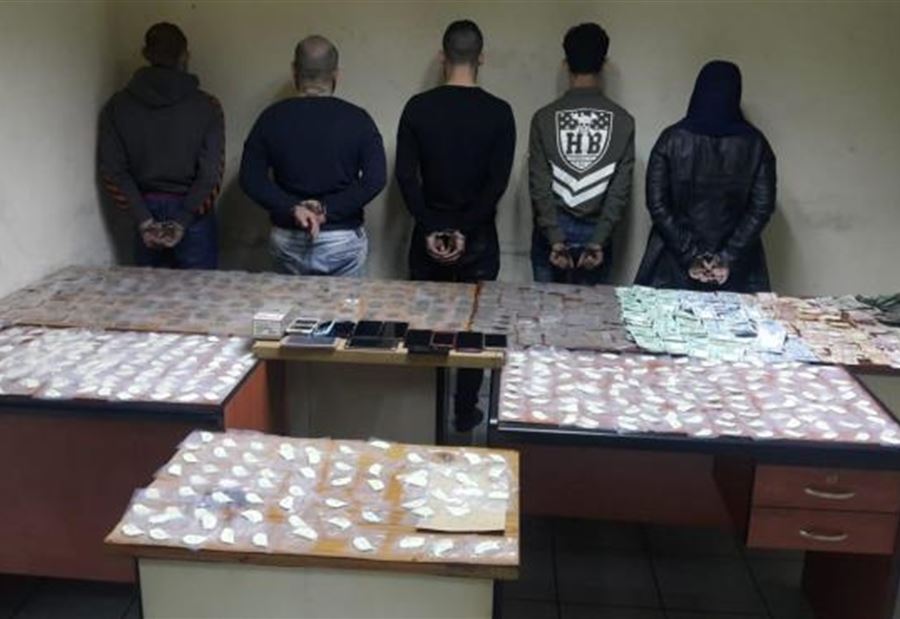 بالصور: تفكيك شبكة اتجار مخدرات في برج حمود وجل الديب بالصور: تفكيك شبكة اتجار مخدرات في برج حمود وجل الديب