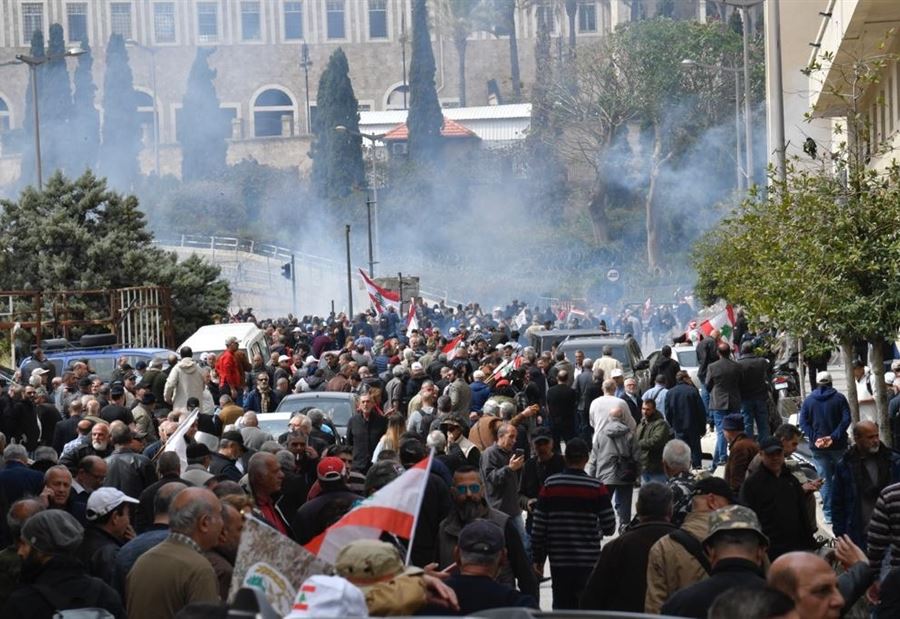 أعمال شغب في ساحة رياض الصلح... وطلب من قوى الأمن 