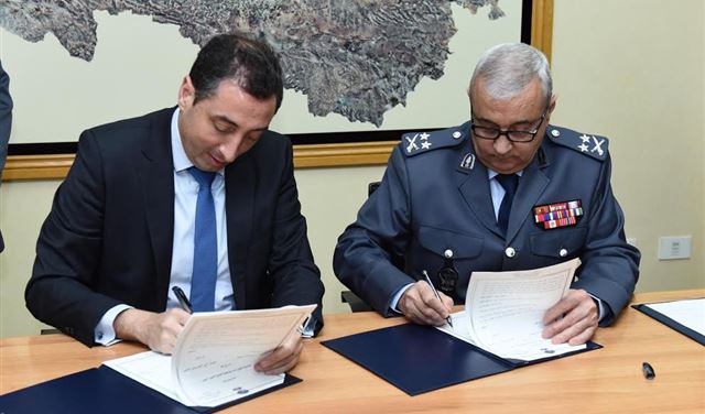 تبادل للدروع التذكارية بين بصبوص ويحشوشي تبادل للدروع التذكارية بين بصبوص ويحشوشي