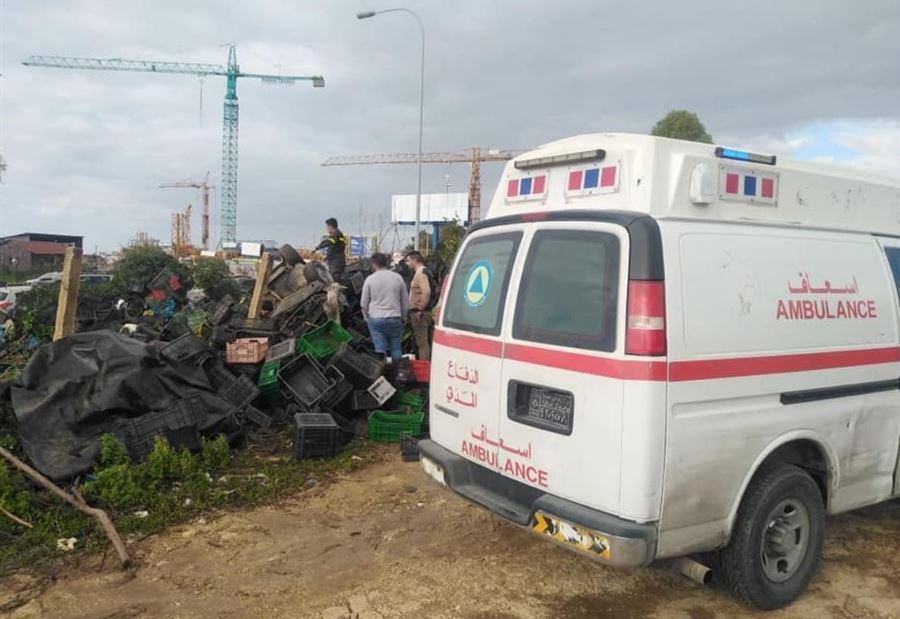 بالصور: جريحان بانقلاب سيارة في الدامور