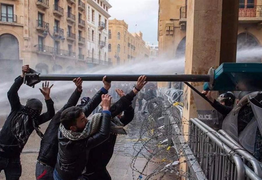القوى الأمنية تُعلن حصيلة المواجهات في وسط بيروت
