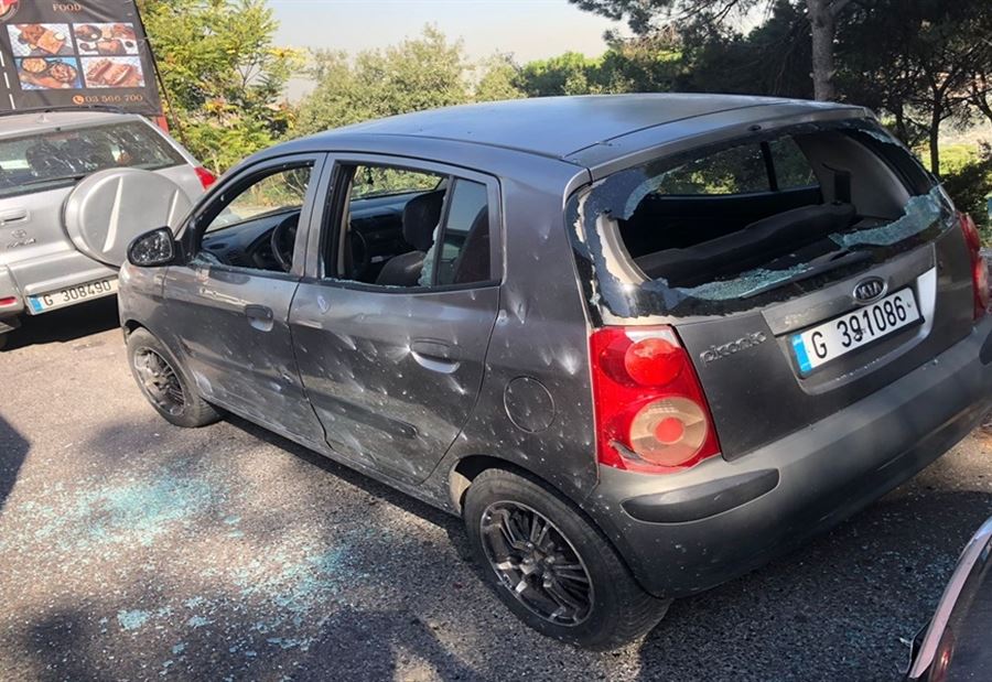 في عاريا... بالفيديو والصور: مسيرة تستهدف سيارة على الطريق العام