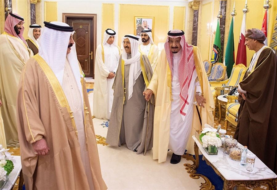 قطر تكشف سر غياب أميرها عن قمة الرياض