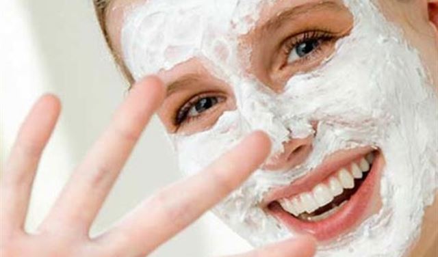خلطات طبيعية.. لتبيض بشرتك بسهولة