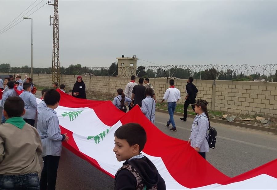  رفع اطول علم لبناني في المنية