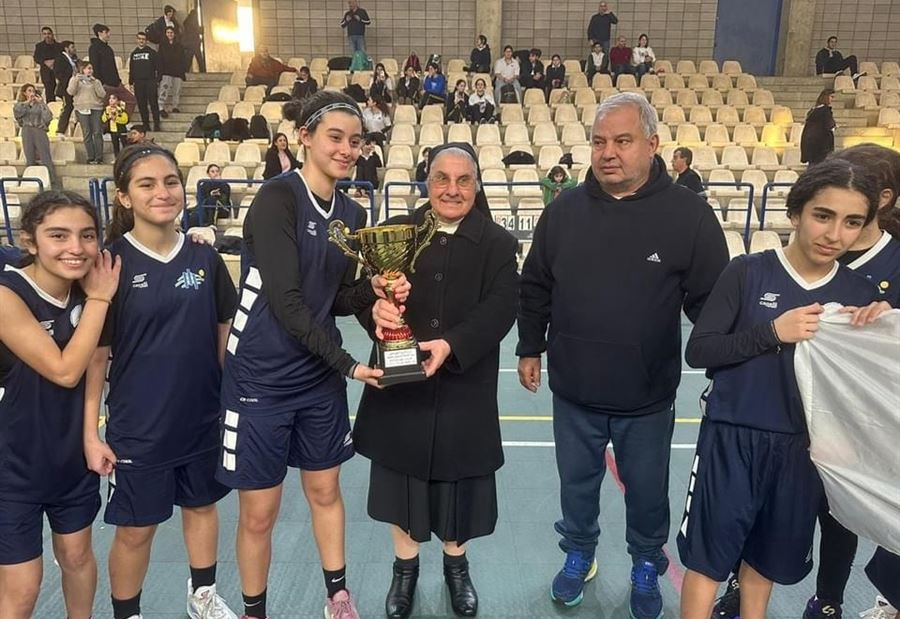 الانطونية غزير بطلة جبل لبنان لكرة السلة للاناث