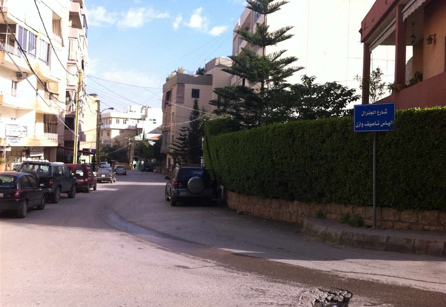 الى سكان الدكوانة.. أغلِقوا الشبابيك وأطفئوا "اللمبات"!