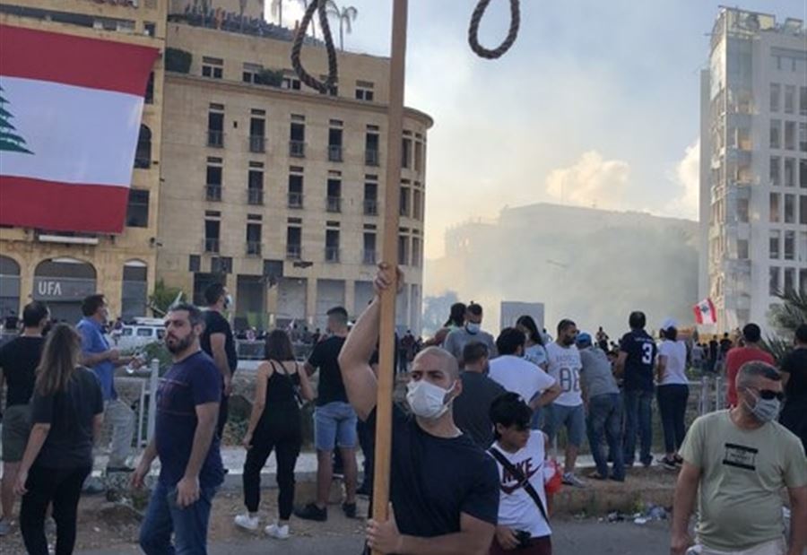 بالفيديو... إقتحام وزارتي الاقتصاد والبيئة 