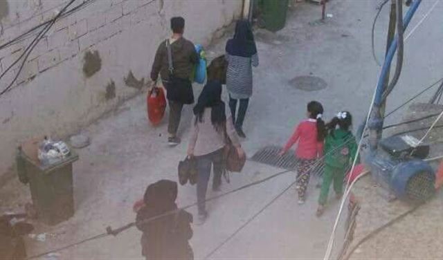 بالصور.. اشتباكات عنيفة في "عين الحلوة" وحركة نزوح