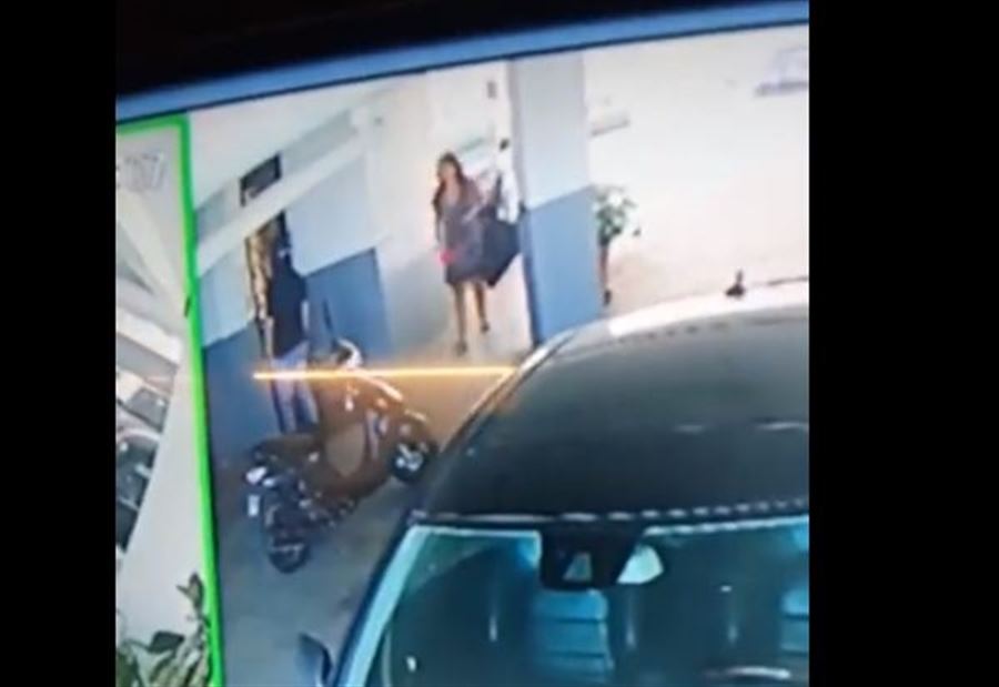بالفيديو: إعلامية تنجو من إعتداء أمام منزلها في الحازمية