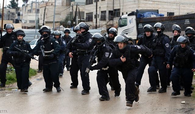 إسرائيل تمنع الرجال دون الخمسين من دخول القدس إسرائيل تمنع الرجال دون الخمسين من دخول القدس