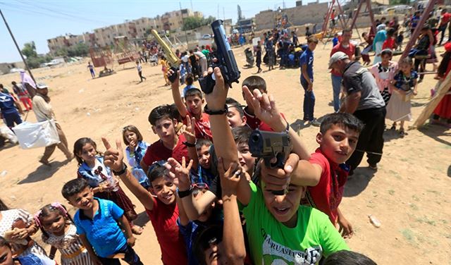 بسبب مخالفة قانونية...يكتشف أنه أب لـ102 طفلا