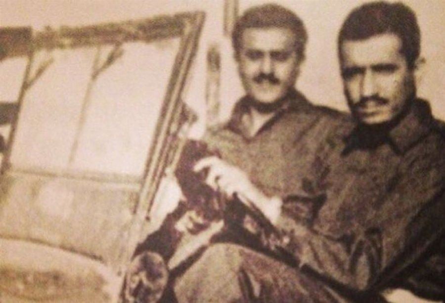 بالصورة: الملك سلمان يقود مركبة عسكرية 