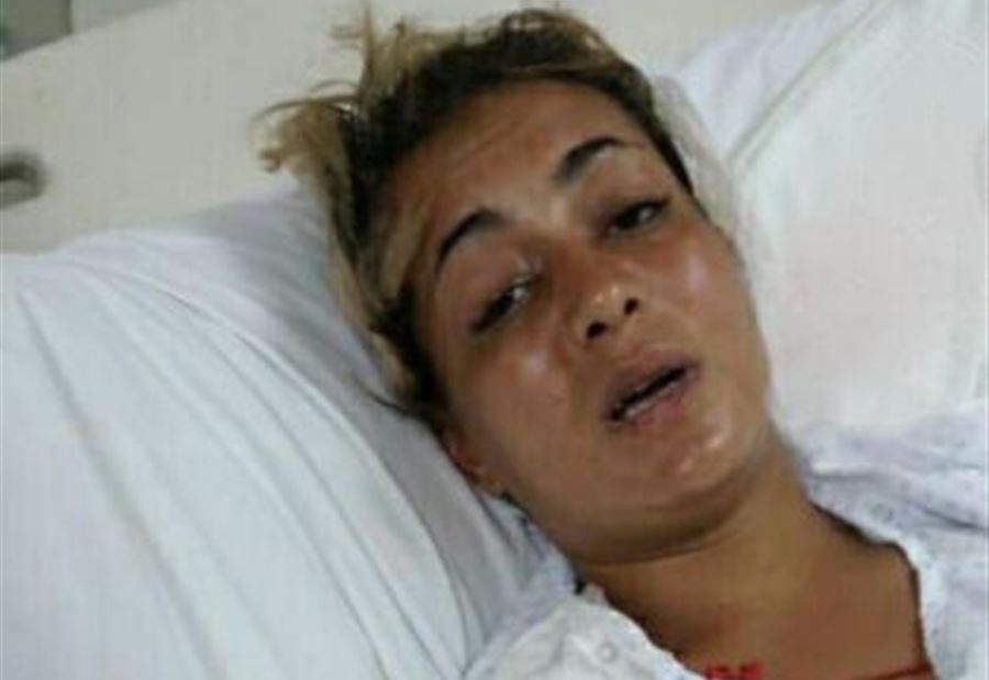 بالصورة: ألقت بنفسها من باص للركاب في طرابلس ... من يعرفها؟ 